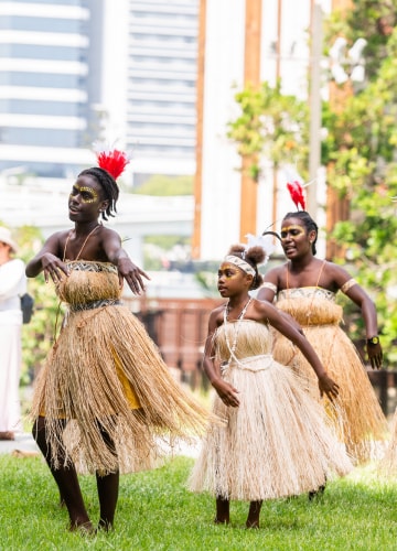 Across three action-packed days in January, the APT9 Summer Festival attracted more than 25 000 visitors of all ages to 62 workshops and performances, including one by members of Brisbane’s Bougainville community who performed on Maiwar Green