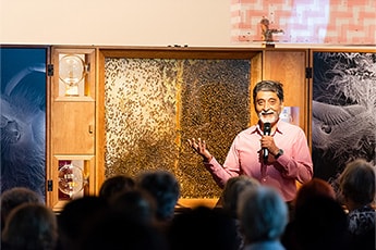 Professor Srini Srinivasan, Emeritus Professor, Queensland Brain Institute, University of Queensland, leads a discussion on the complex collective intelligence of bee communities, inspired by Anne Noble’s Conversatio: A Cabinet of Wonder 2018